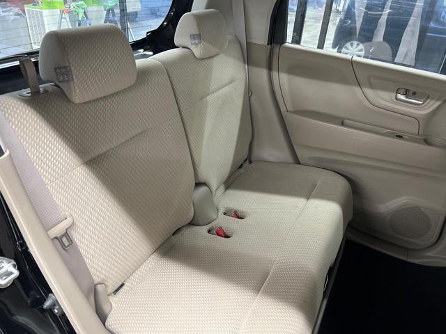 後部座席も気になるようなキズ・汚れやへたり等、大きなダメージはなく、良好な状態です。