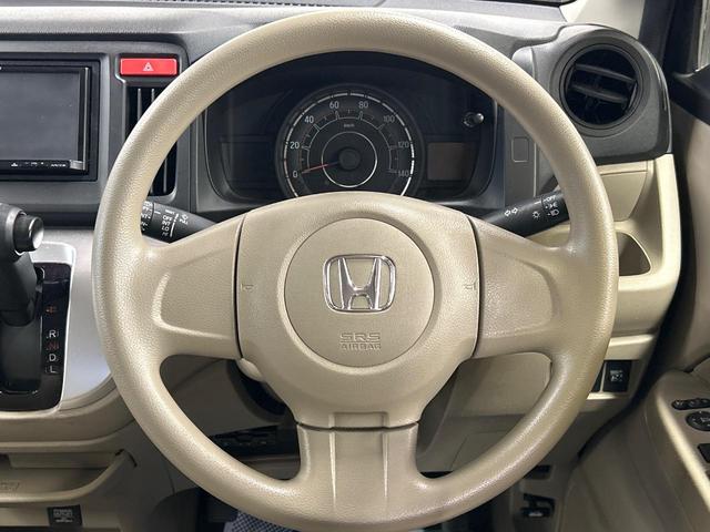 インテリアに合わせたデザインのステアリングは、運転される方のことも考え、運転しやすい形状、大きさです。是非一度、実際に触ってお確かめください。