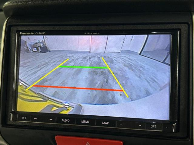 【バックカメラ】駐車時に後方がリアルタイム映像で確認できます。大型商業施設や立体駐車場での駐車時や、夜間のバック時に大活躍！運転スキルに関わらず、今や必須となった装備のひとつです！