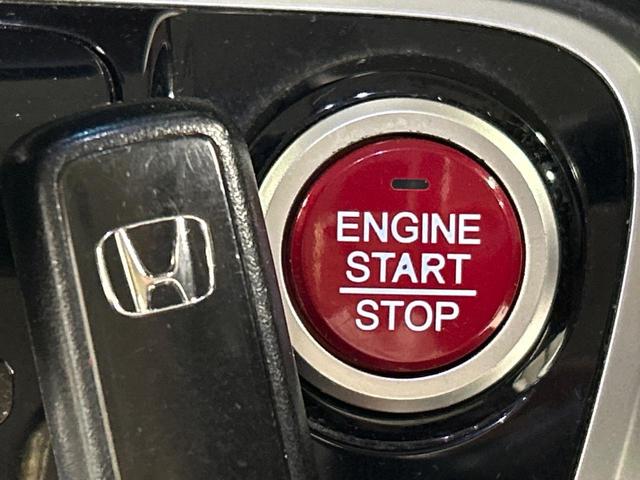 【Ｈｏｎｄａスマートキー】カバンやポケットに入れたままでもドアの施錠・解錠が可能なスマートキーを装備。エンジンのオン・オフ時もカギを取り出す必要が無いからとっても便利です♪