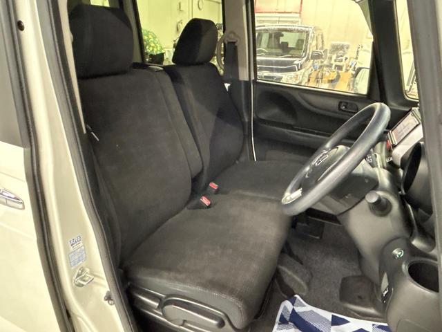 運転席シート廻りは使用感も少なく、良好な状態となっています。丁寧に使われていたことがよくわかりますね。