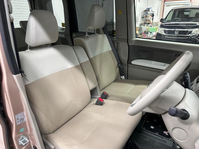 運転席シート廻りは使用感も少なく、良好な状態となっています。丁寧に使われていたことがよくわかりますね。