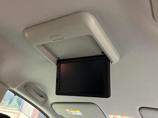 【フリップダウンモニター】大画面モニターで後席でもエンタメをお楽しみいただけます。小さなお子様にも大人気の装備です♪