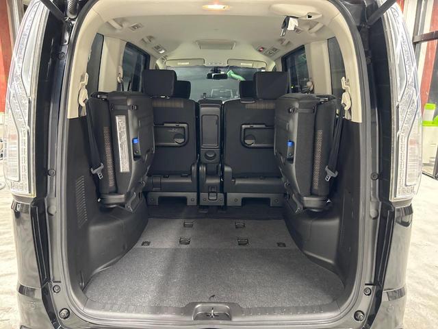 後席を格納すると、これだけの広さが！シーンに合わせたシートアレンジで、大きな荷物も積むことが出来ます♪