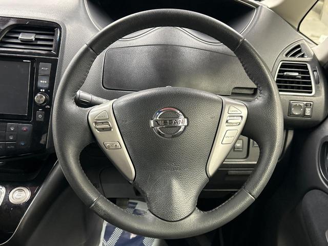 インテリアに合わせたデザインのステアリングは、運転される方のことも考え、運転しやすい形状、大きさです。是非一度、実際に触ってお確かめください。