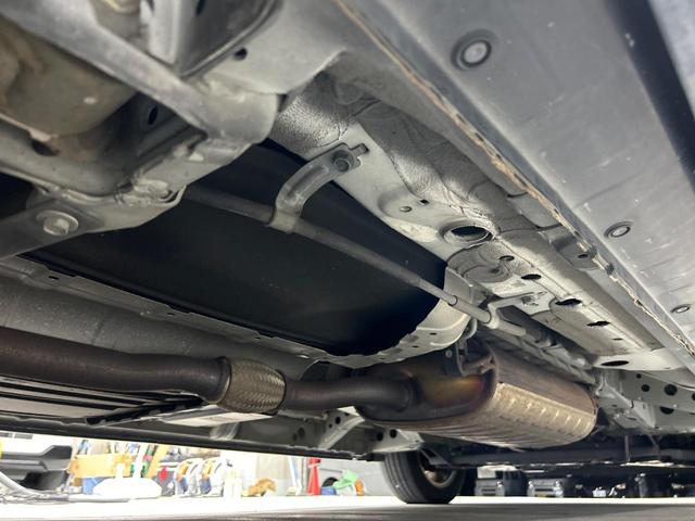 お車を安心してお乗りいただく為には、足回りの定期点検が欠かせません。サービスサポート（有償保証）では無料点検もご提供しており、安心のカーライフをお過ごしいただけるサポート体制が整っています。