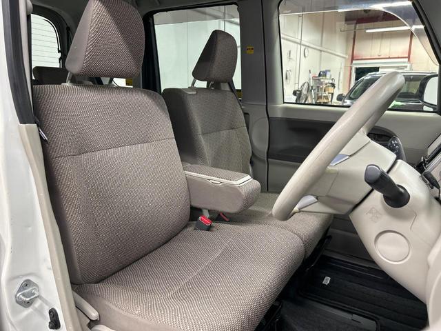 運転席シート廻りは使用感も少なく、良好な状態となっています。丁寧に使われていたことがよくわかりますね。