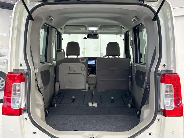 積み下ろしのしやすいデッキにはたっぷりと荷物を積み込んでいただけます。遊びから仕事まで、様々なシーンで頼れます♪