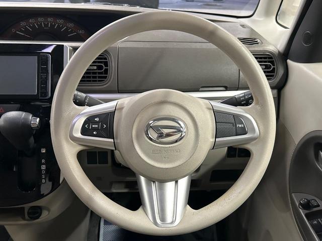 インテリアに合わせたデザインのステアリングは、運転される方のことも考え、運転しやすい形状、大きさです。是非一度、実際に触ってお確かめください。