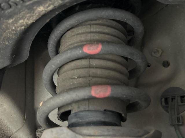 お車を安心してお乗りいただく為には、足回りの定期点検が欠かせません。サービスサポート（有償保証）では無料点検もご提供しており、安心のカーライフをお過ごしいただけるサポート体制が整っています。