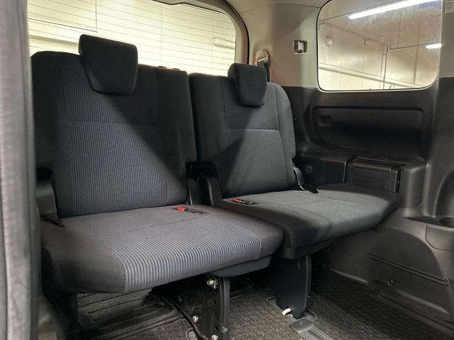 ３列目シートはもちろん状態良好☆大人でもゆったりと座って頂けますので、大人数でのお出かけもラクラクです♪ご家族で、気の知れた仲間で、ドライブに行くのが楽しみですね♪