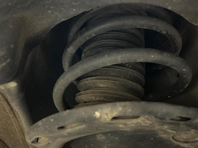 お車を安心してお乗りいただく為には、足回りの定期点検が欠かせません。サービスサポート（有償保証）では無料点検もご提供しており、安心のカーライフをお過ごしいただけるサポート体制が整っています。