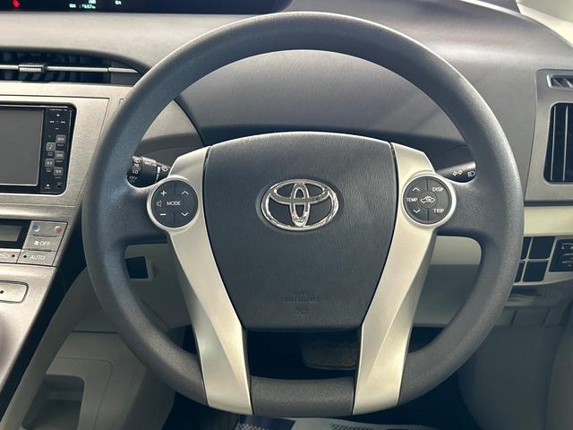 インテリアに合わせたデザインのステアリングは、運転される方のことも考え、運転しやすい形状、大きさです。是非一度、実際に触ってお確かめください。