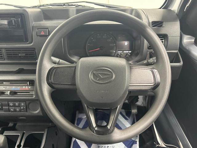 ステアリングも使用感が少なく、きれいな状態となっております♪