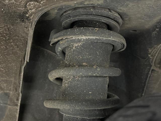 お車を安心してお乗りいただく為には、足回りの定期点検が欠かせません。サービスサポート（有償保証）では無料点検もご提供しており、安心のカーライフをお過ごしいただけるサポート体制が整っています。