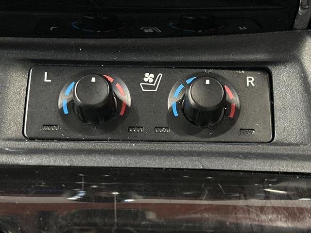 【シートベンチレーション】夏場は涼しい風でお尻や背中の熱やムレを防ぎ、冬はエアコンよりも早く温まってポカポカに！季節を問わず快適に過ごせます。