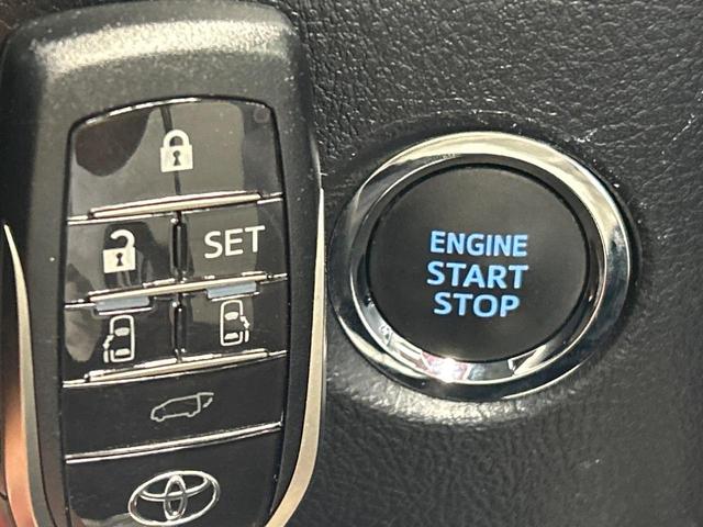 【スマートキー】カバンやポケットに入れたままでもドアの施錠・解錠が可能なスマートキーを装備。エンジンのオン・オフ時もカギを取り出す必要が無いからとっても便利です♪