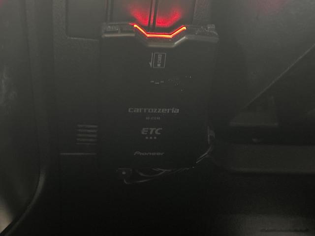 【ＥＴＣ】高速道路の料金所をストレスなく通過！話題のスポットやサービスエリアに多い「スマートＩＣ」利用時は必須のアイテムです。当店でセットアップを実施、ご納車当日からすぐにご利用いただけます！