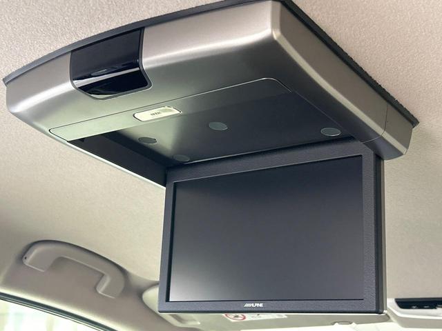 【フリップダウンモニター】大画面モニターで後席でもエンタメをお楽しみいただけます。小さなお子様にも大人気の装備です♪