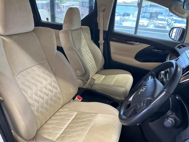 運転席シート廻りは使用感も少なく、良好な状態となっています。丁寧に使われていたことがよくわかりますね。