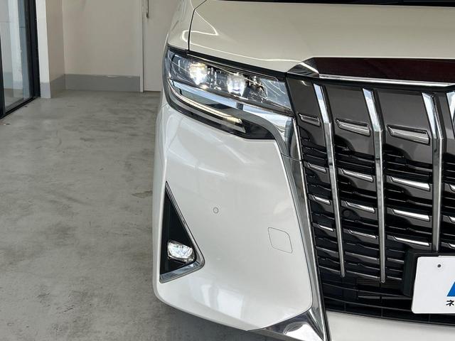 【ＬＥＤヘッドライト】悪天候や夜間走行時も良好な視界を確保し安心して運転できる高輝度ＬＥＤヘッドライトを装備！点灯速度が早く、消費電力も抑えられています。