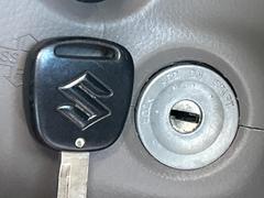 【キーレス】少し離れた場所からでもボタン一つでドアの開錠・施錠ができるのでとっても便利！ドアの鍵穴周りに傷をつけることもありません♪ 6