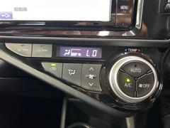 【オートエアコン】一度お好みの温度に設定すれば、車内の温度を検知し風量や温度を自動で調整。暑い…寒い…と何度もスイッチ操作をする必要はありません。快適な車内空間には必須の機能ですね♪ 7