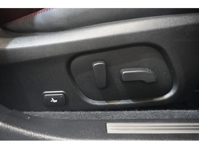 レヴォーグ １．６ＳＴＩ　Ｓｐｏｒｔ　アイサイト　ドラレコ　ＥＴＣ２．０　ＤＩＡＴＯＮＥサウンド７インチナビ　サイド・リヤカメラ　リヤビークルディテクション　ハイビームアシスト　ヒルスタートアシスト　本革シート　シートポジションメモリー　シートヒーター　パワーシート（17枚目）