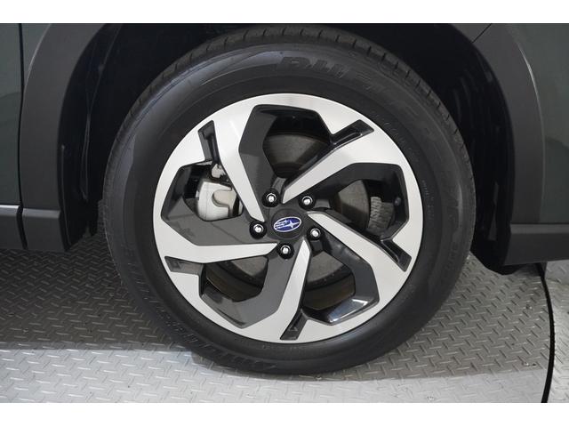 スタイリッシュな１８インチ純正アルミホイールを標準装備！足元もバッチリＯＫです！