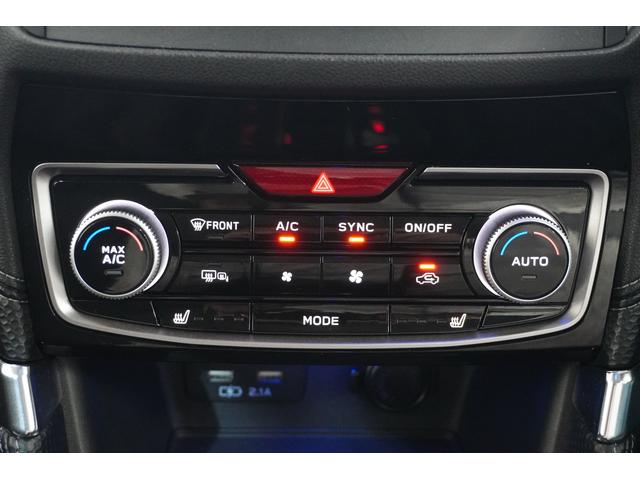 左右独立温度調整機能付オートエアコン！乗る人それぞれの体調やお好みに合わせて、運転席・助手席で別々の温度調整が可能です！