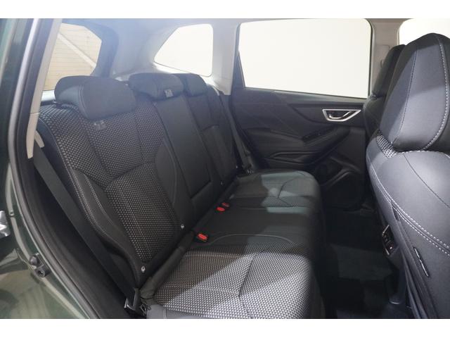 ゆったりとくつろげる後席スペース！開口部も広く、荷物やチャイルドシートの積み降ろしなどが楽に行えます！