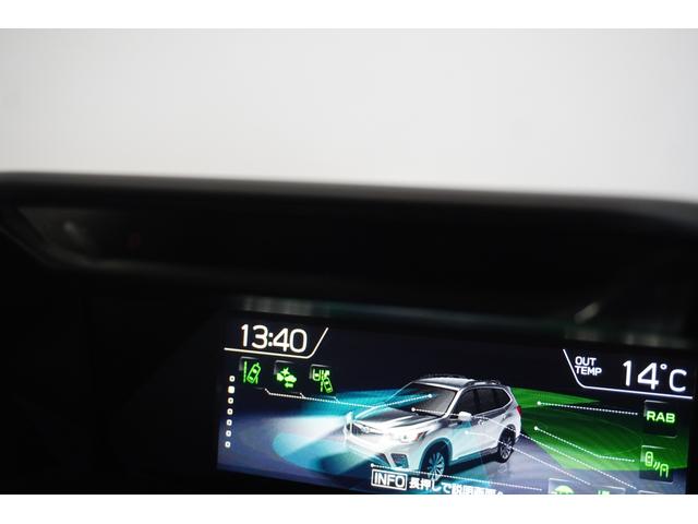 赤外線カメラでドライバーを見守り、シートポジションやドアミラーの角度を自動で調整するドライバーモニタリングシステムがございます。