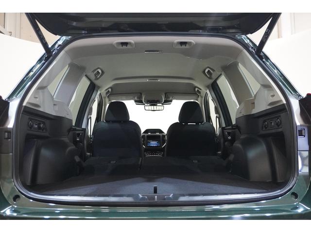 リヤシートをアレンジすればさまざまな荷物を載せることができます。