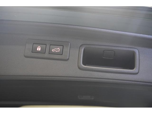 スイッチひとつでスムーズに電動開閉するパワーリヤゲートがございます。