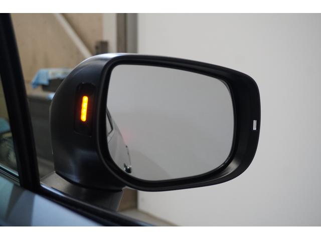 車体後部に内蔵されたセンサーによって自車の後側方から接近する車両を検知するスバルリヤビークルディテクション！衝突の危険が有るとシステムが判断した場合、ドライバーに注意を促します！