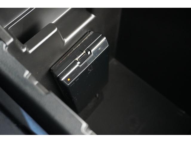 �h���C�u���R�[�_�[�̖{�̂́A�Z���^�[�R���\�[���{�b�N�X�̒��ɂ������܂��B