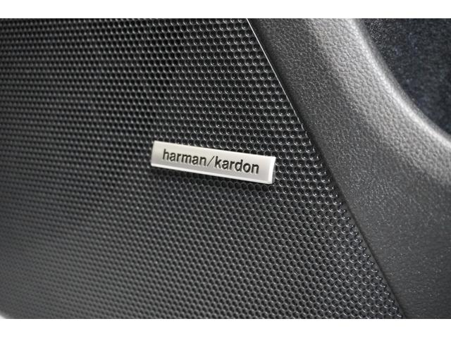 ���E�I�����I�[�f�B�I���[�J�[�g�`�q�l�`�m�Ђ̓`��������̓u�����h�A�n�[�}���J�[�h���B��Ԃɔz�������P�O�X�s�[�J�[���̗p�B�ŐV�Z�p�������A�S�Ȃɍ��i�ʂŗՏꊴ���ӂ��X�e���I�T�E���h�����͂����܂��B