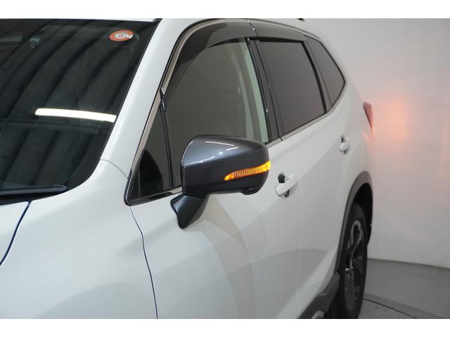 ����ȑ��O���̎��p�����炷�T�C�h�r���[���j�^�[�p�J�����I����ȑ��h�A�~���[�ɑ������ꂽ�J�����̉f�����}���`�t�@���N�V�����f�B�X�v���C�ɕ\���I���p��ጸ���A���S�^�]���A�V�X�g���܂��I