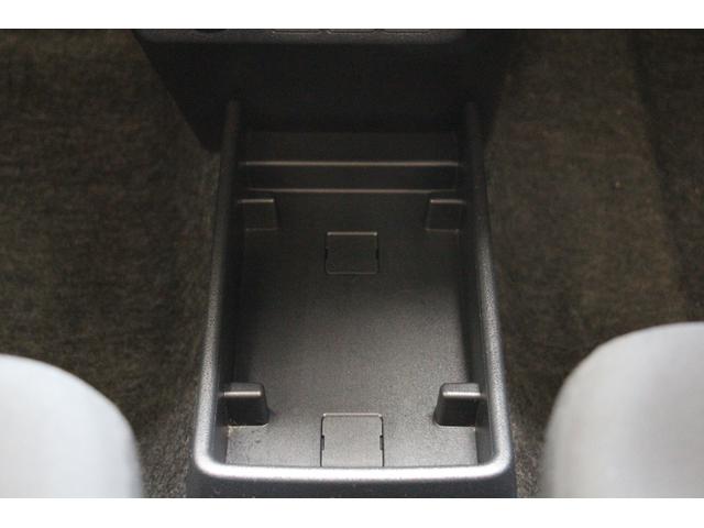 �Z���^�[�t���A�g���C�B�e�B�b�V������u�������ɂ��g�ѓd�b�Ȃǂ������[�o���܂��B