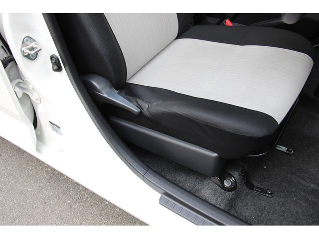 �^�]����l�̑̊i�ɍ��킹�^�]���₷���p���Ǝ��E���m�ۂ��܂��B