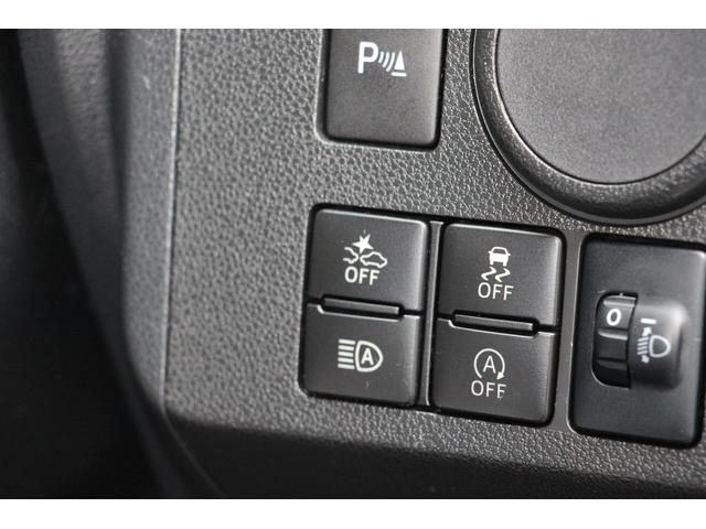 �Փˌx��@�\�^�Փˉ���x���u���[�L�@�\�X�C�b�`�B���s���ɑO���̎ԗ��ƕ��s�҂�F�����Փ˂̊댯��������ƃV�X�e�������f�����ꍇ�Ƀh���C�o�[�֒��ӊ��N�B