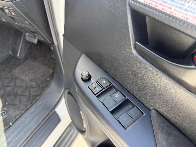 ハイラックス Ｘ　ＥＴＣ／過給器設定モデル／バックカメラ／Ｂｌｕｅｔｏｏｔｈ／ＣＤ／ＤＶＤ　４Ｘ４　ＵＳＢ　ＥＳＣ　助手席エアバッグ　カーテンエアバッグ　キーレス　エアコン　ＡＢＳ　ナビＴＶ　ＥＴＣ車載器　ＤＶＤ（18枚目）