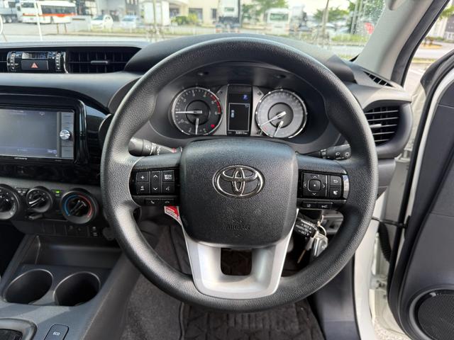 ハイラックス Ｘ　ＥＴＣ／過給器設定モデル／バックカメラ／Ｂｌｕｅｔｏｏｔｈ／ＣＤ／ＤＶＤ　４Ｘ４　ＵＳＢ　ＥＳＣ　助手席エアバッグ　カーテンエアバッグ　キーレス　エアコン　ＡＢＳ　ナビＴＶ　ＥＴＣ車載器　ＤＶＤ（21枚目）