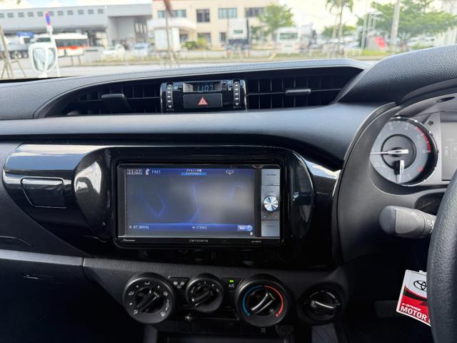 ハイラックス Ｘ　ＥＴＣ／過給器設定モデル／バックカメラ／Ｂｌｕｅｔｏｏｔｈ／ＣＤ／ＤＶＤ　４Ｘ４　ＵＳＢ　ＥＳＣ　助手席エアバッグ　カーテンエアバッグ　キーレス　エアコン　ＡＢＳ　ナビＴＶ　ＥＴＣ車載器　ＤＶＤ（28枚目）
