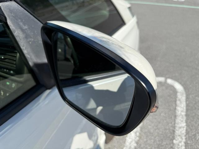 査定員が車両をしっかりチェック