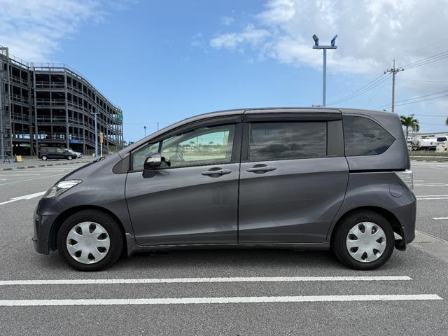 フリード Ｇ　プレミアムエディション　地デジＴＶ　盗難防止　ワンオーナー車　Ｄレコ　ＶＳＡ　電動格納ドアミラー　Ｂカメラ　ウォークスルー　オートクルーズ　キーレスキー　禁煙　パワステ　ＡＡＣ　ＥＴＣ車載器　パワーウィンド　ＡＢＳ　ＢＴ接続（2枚目）