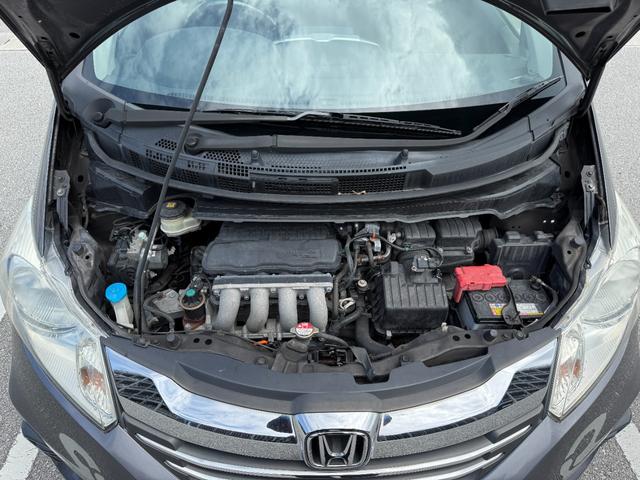 フリード Ｇ　プレミアムエディション　地デジＴＶ　盗難防止　ワンオーナー車　Ｄレコ　ＶＳＡ　電動格納ドアミラー　Ｂカメラ　ウォークスルー　オートクルーズ　キーレスキー　禁煙　パワステ　ＡＡＣ　ＥＴＣ車載器　パワーウィンド　ＡＢＳ　ＢＴ接続（10枚目）