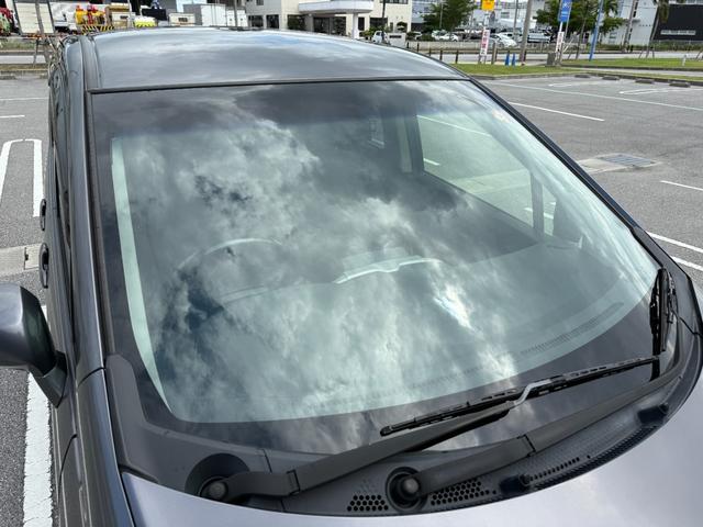 フリード Ｇ　プレミアムエディション　地デジＴＶ　盗難防止　ワンオーナー車　Ｄレコ　ＶＳＡ　電動格納ドアミラー　Ｂカメラ　ウォークスルー　オートクルーズ　キーレスキー　禁煙　パワステ　ＡＡＣ　ＥＴＣ車載器　パワーウィンド　ＡＢＳ　ＢＴ接続（11枚目）