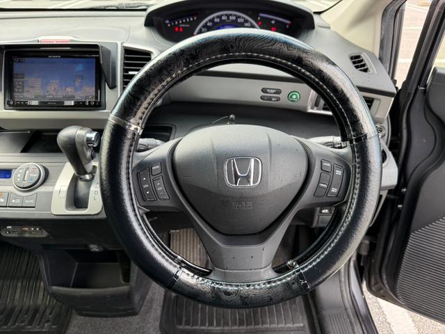 フリード Ｇ　プレミアムエディション　地デジＴＶ　盗難防止　ワンオーナー車　Ｄレコ　ＶＳＡ　電動格納ドアミラー　Ｂカメラ　ウォークスルー　オートクルーズ　キーレスキー　禁煙　パワステ　ＡＡＣ　ＥＴＣ車載器　パワーウィンド　ＡＢＳ　ＢＴ接続（24枚目）