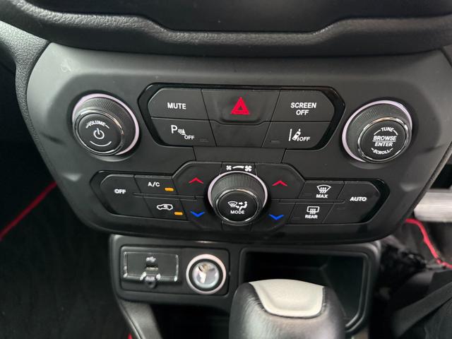 ジープ・レネゲード リミテッド 障害物センサー/横滑り防止装置/クルーズコントロール/シートヒーター シートヒータ バックガイドモニター bluetooth 本革 ETC付 Wエアバッグ LEDライト 電動シート キーレス ABS(30枚目)